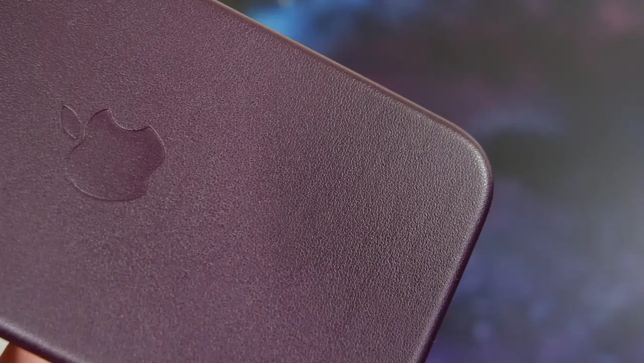 Apple純正レザーケースの質感