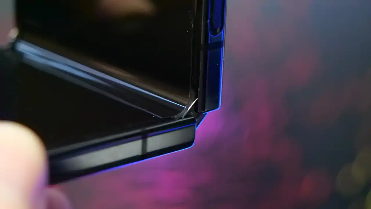 Galaxy Z Fold3 5Gのヒンジ