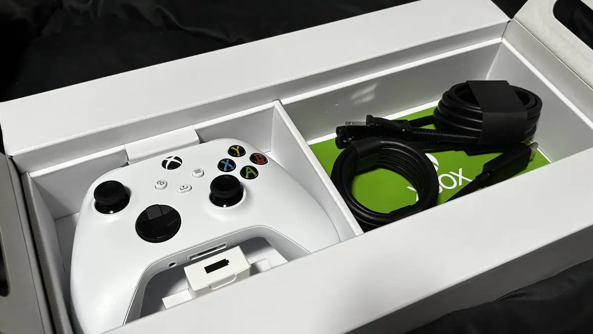 Xbox Series Xの付属品 コントローラーとケーブル