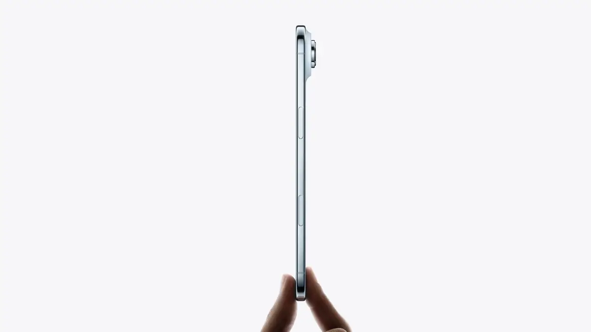 iPhone Airの薄さがよく分かる画像