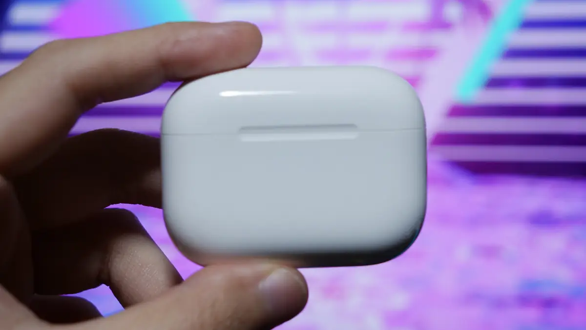 AirPods Pro3 充電ケース 正面から見た状態