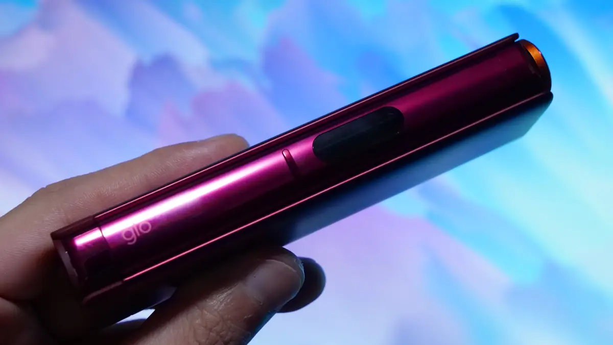 glo Hilo Plus（グロー・ヒーロ・プラス） ケースを横から眺めた様子