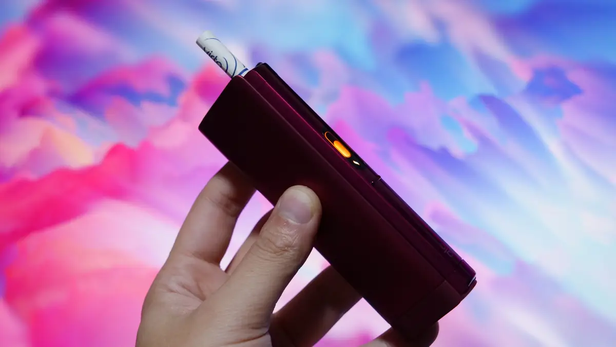 glo Hilo Plus（グロー・ヒーロ・プラス）一体型で使用している様子