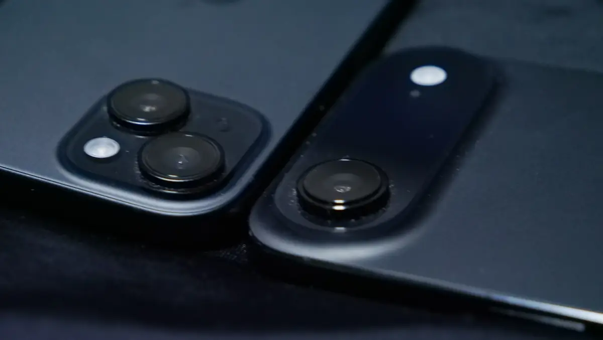 iPhone AirとiPhone 15のカメラユニットの違い