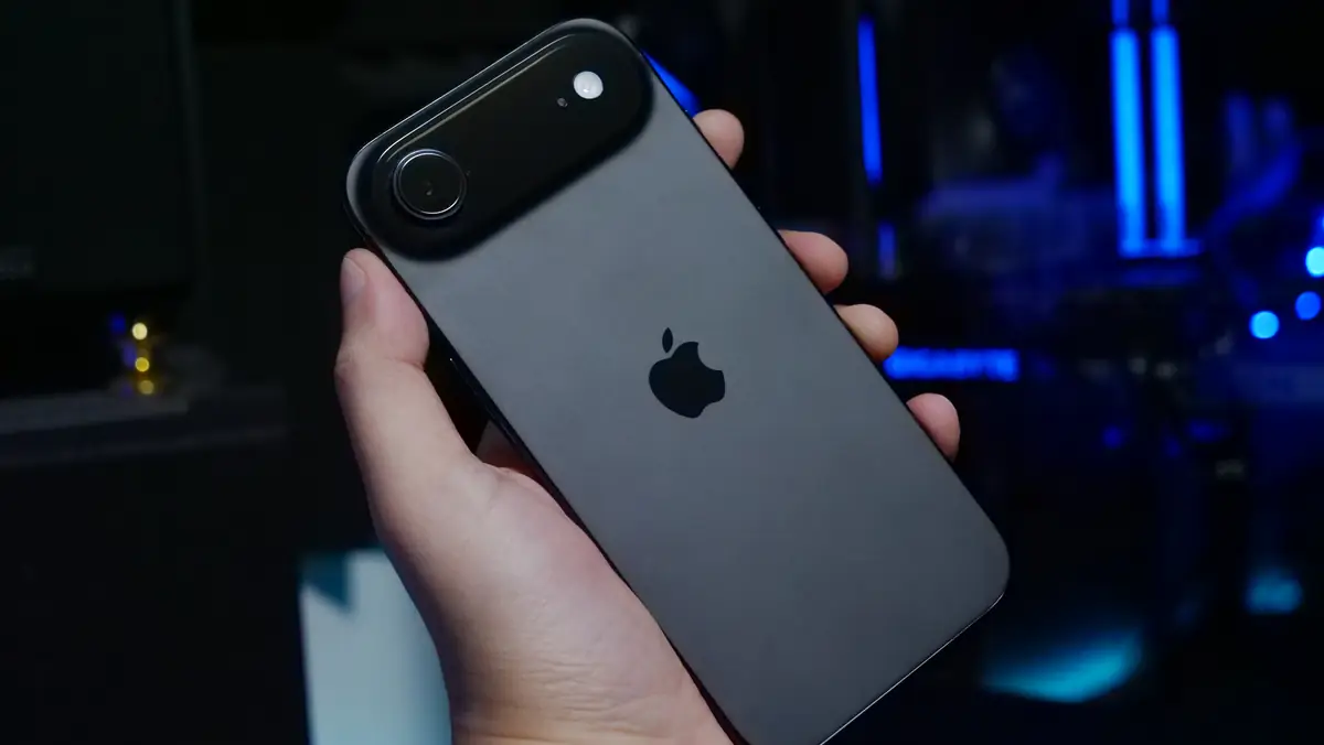 iPhone Air スペースブラック デザインと色味 カラー