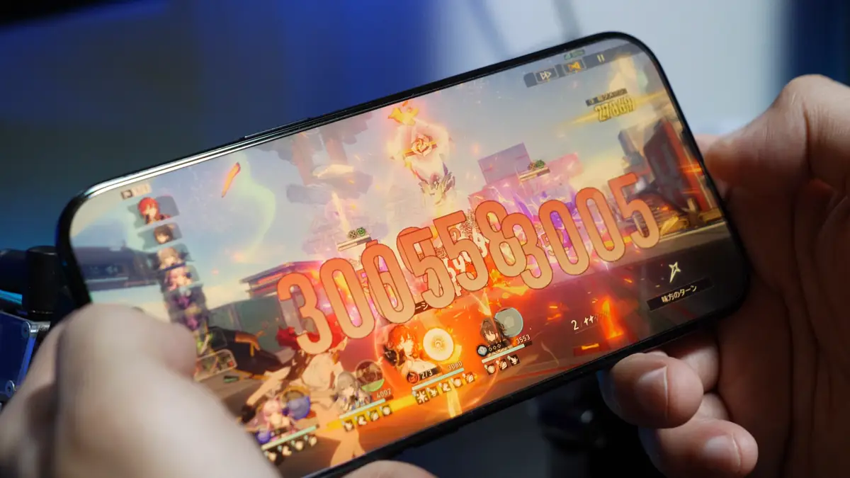 iPhone Airでゲームをプレイしている様子 崩壊スターレイル
