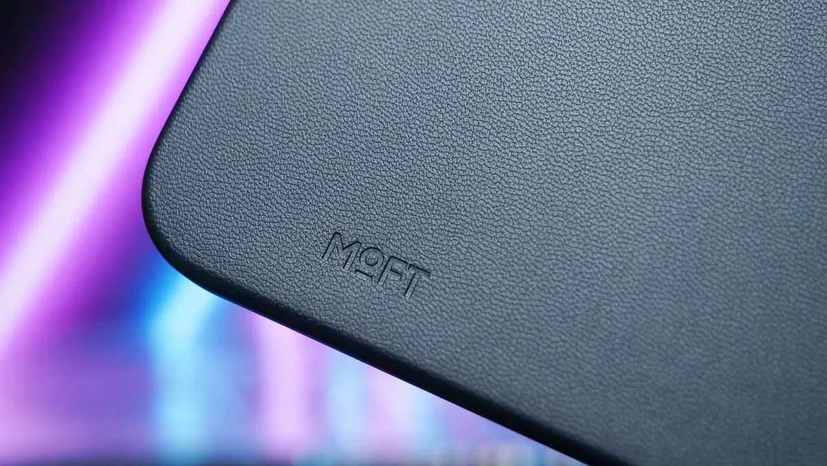 iPhone Air用レザーケース MOFT MOVAS ロゴ