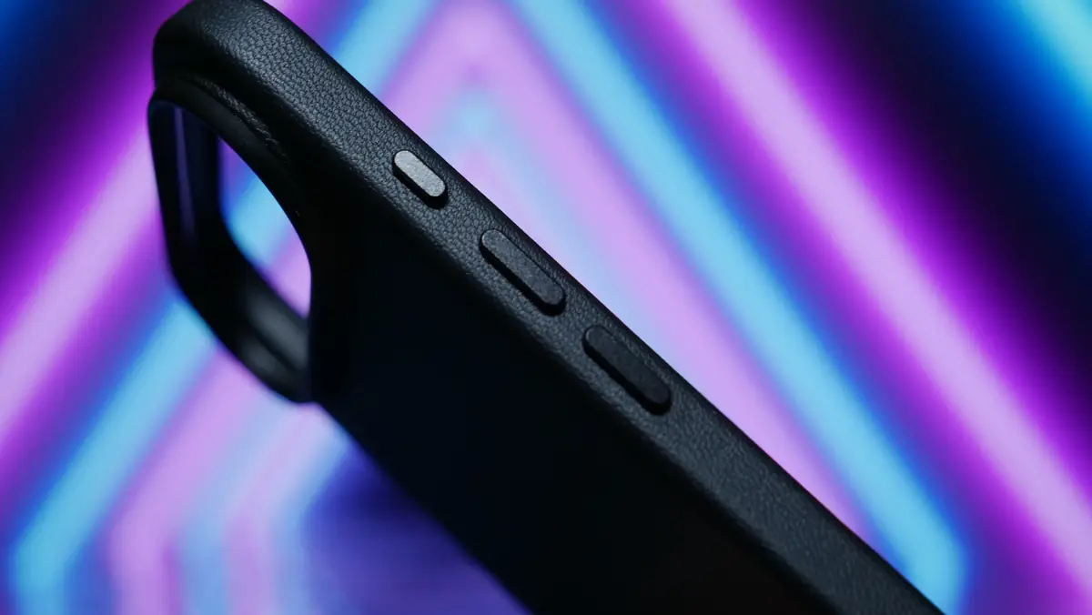 iPhone Air用レザーケース MOFT MOVAS ボタン