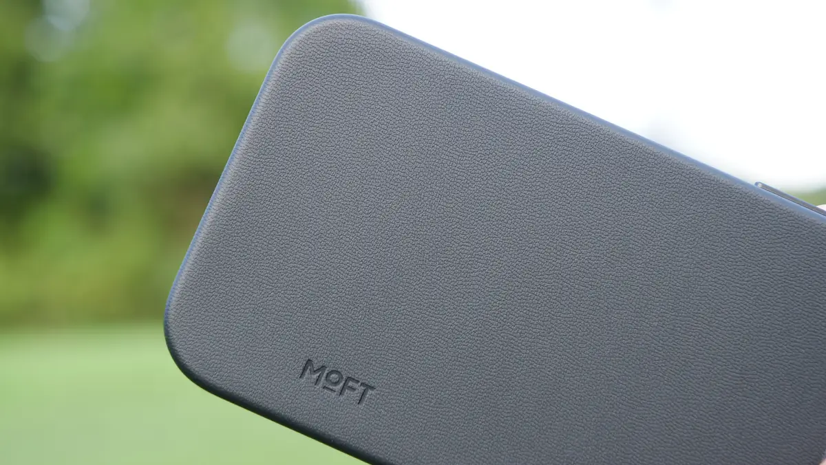 iPhone Air用レザーケース MOFT MOVASの質感
