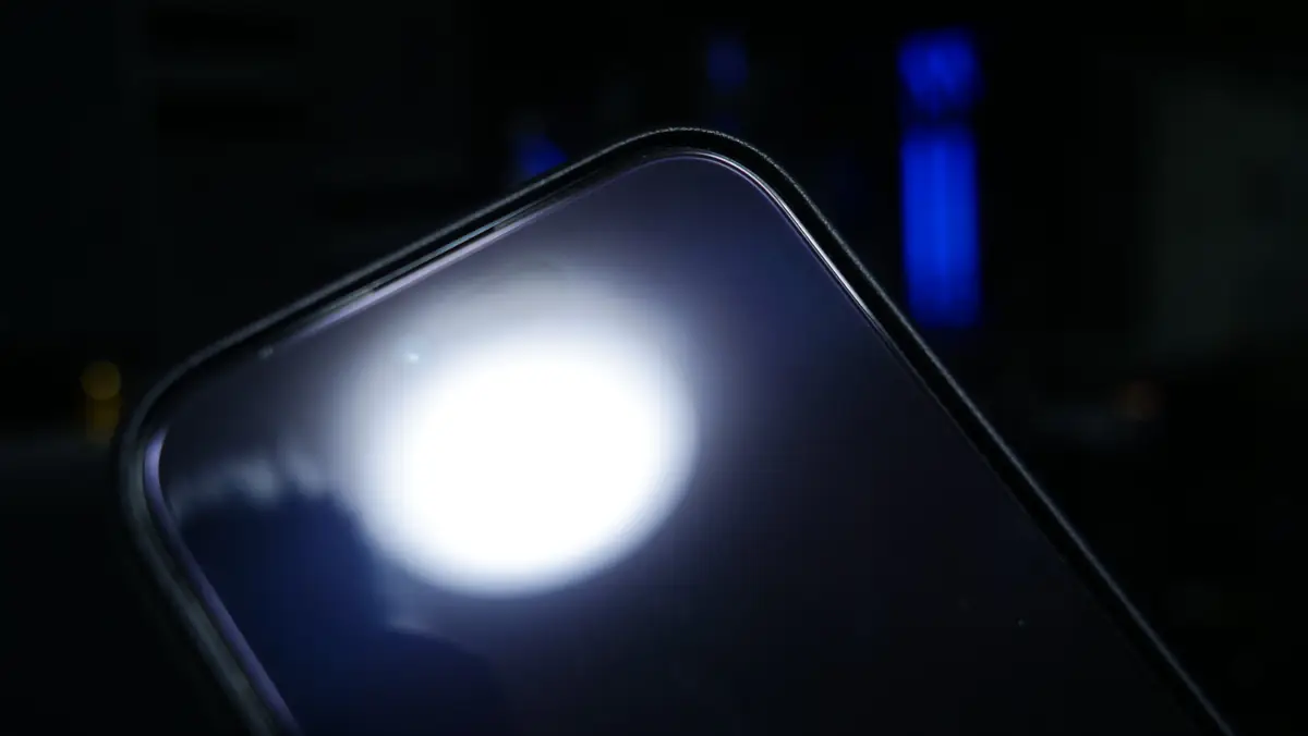 iPhone Air用レザーケース MOFT MOVAS 保護ガラスとの干渉しにくさ