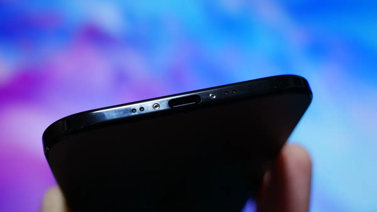 iPhone Air 充電端子 USB-C