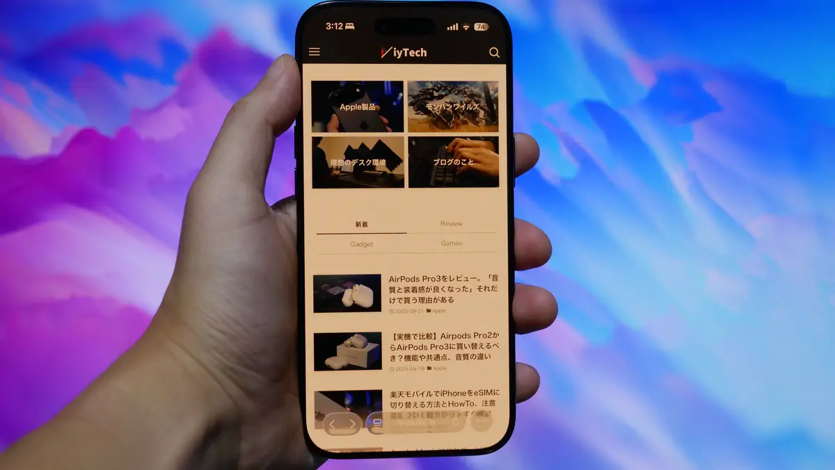 iPhone Airでブラウザを使用している様子