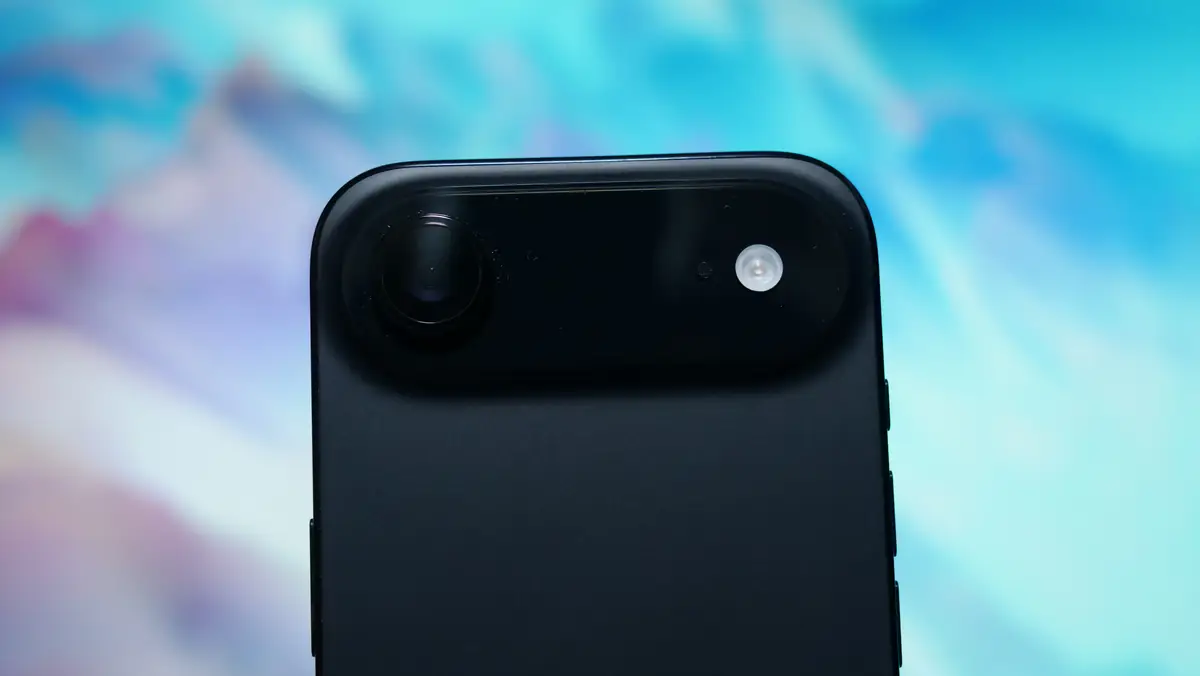 iPhone Airのカメラユニット