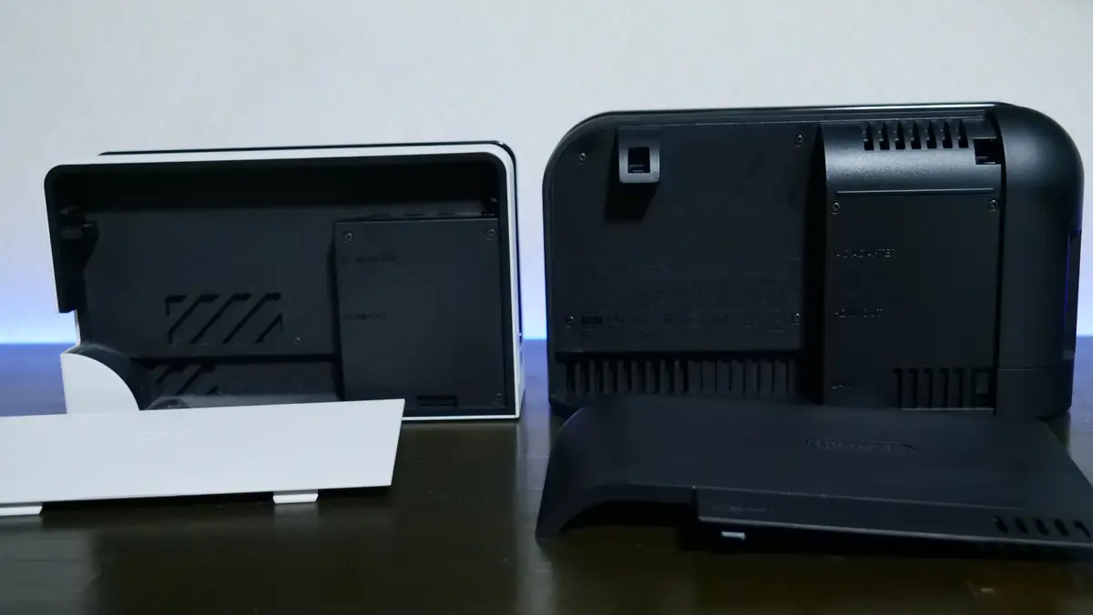 任天堂スイッチ2と旧型任天堂スイッチ 違いと比較 充電ドックのカバーを取り外した状態