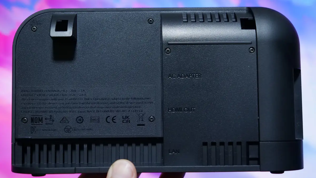 任天堂スイッチ2 充電ドックの背面カバーを取り外した状態