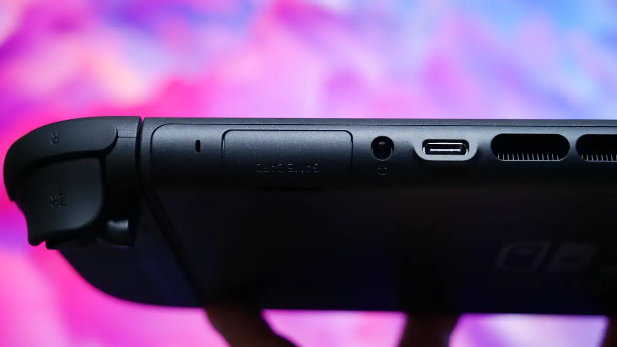 任天堂スイッチ2 ゲームカードスロットと上部のUSB-C端子