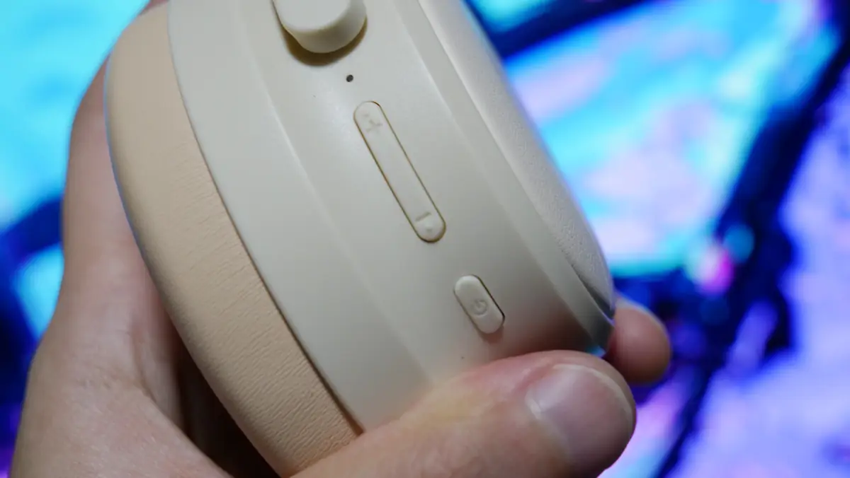 SOUNDPEATS Space Pro 物理ボタン 音量調整と電源ボタン