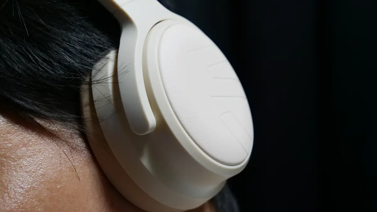 SOUNDPEATS Space Pro 装着した状態