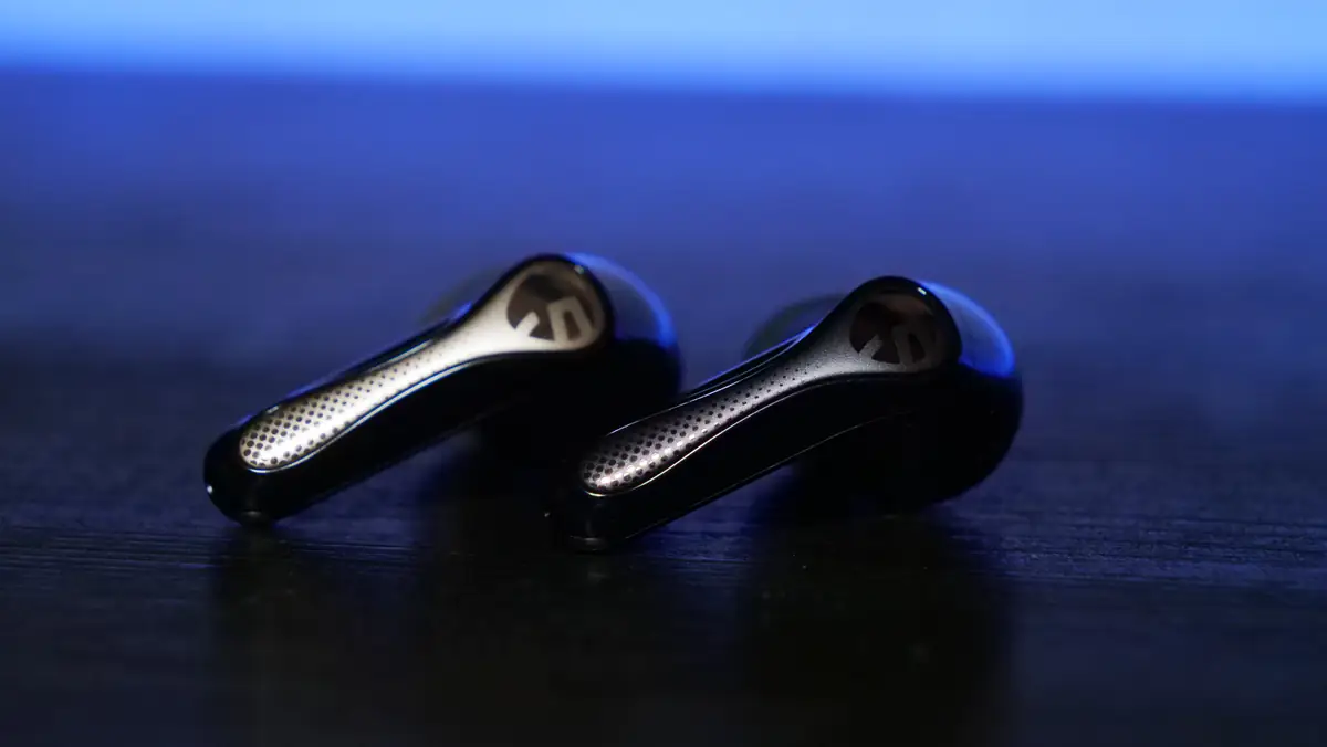 SOUNDPEATS Air5 ProとAir5 Pro+の比較 イヤホン