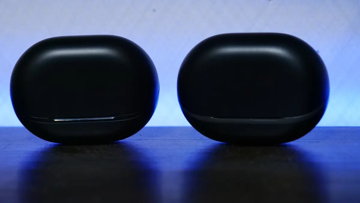 SOUNDPEATS Air5 ProとAir5 Pro+の比較 充電ケース