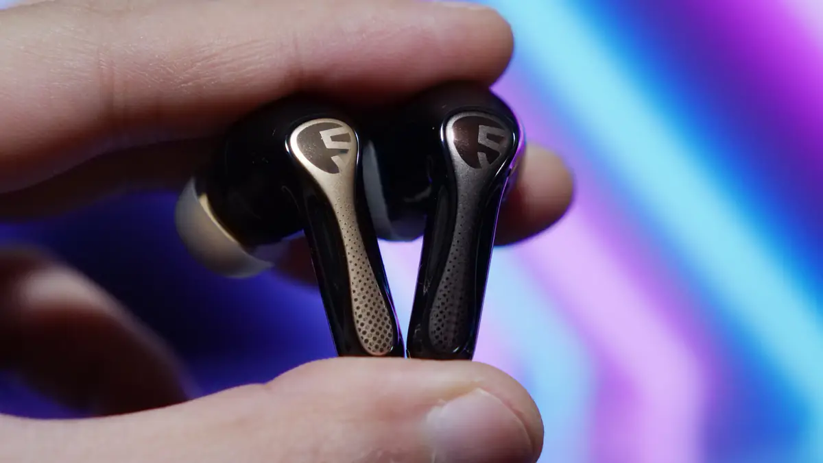 SOUNDPEATS Air5 ProとAir5 Pro+の比較 イヤホン