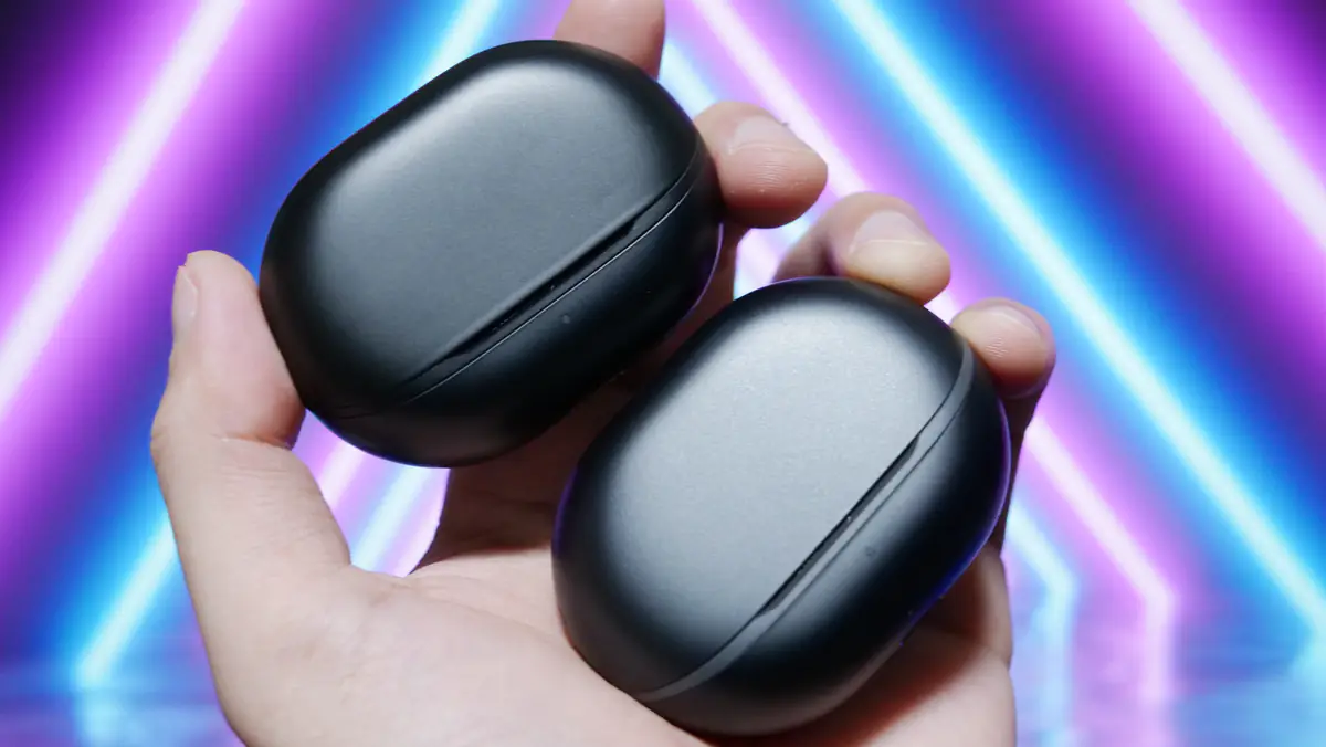 SOUNDPEATS Air5 ProとAir5 Pro+の比較 ケースの比較