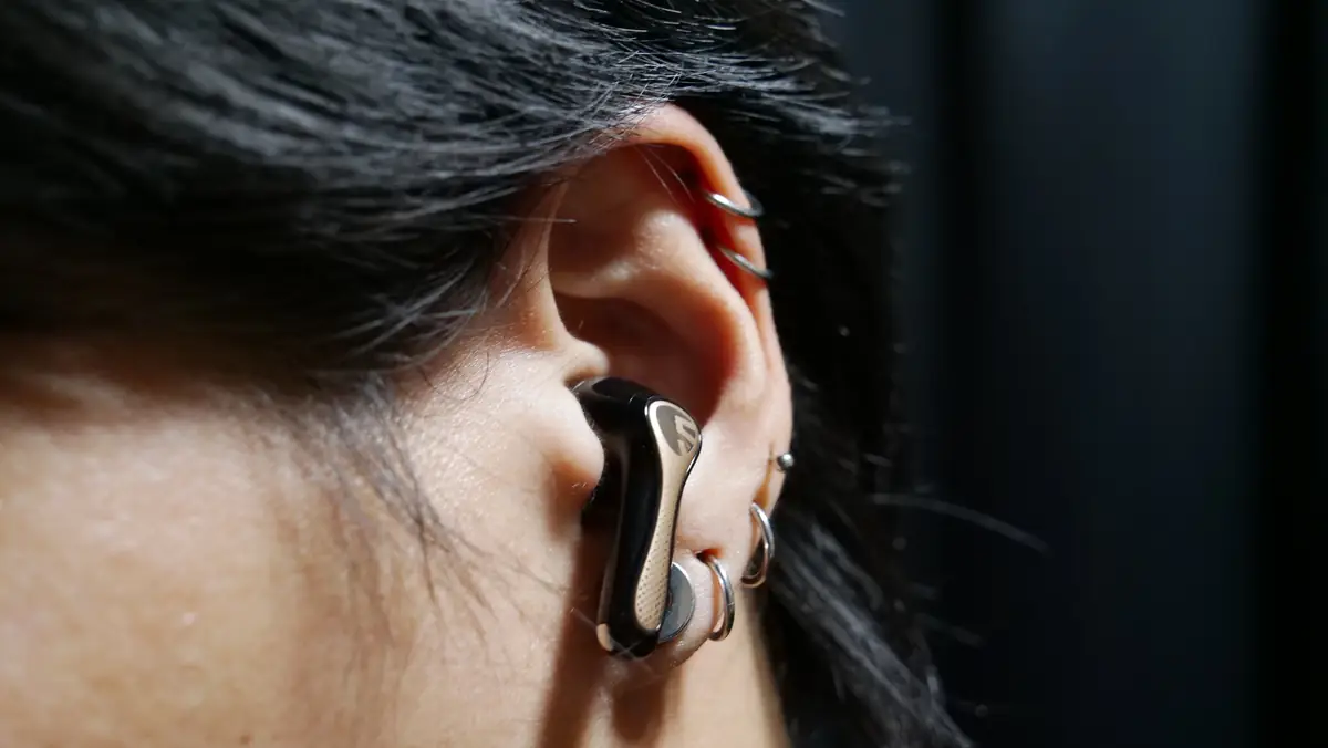 SOUNDPEATS Air5 Pro+を耳に装着した状態