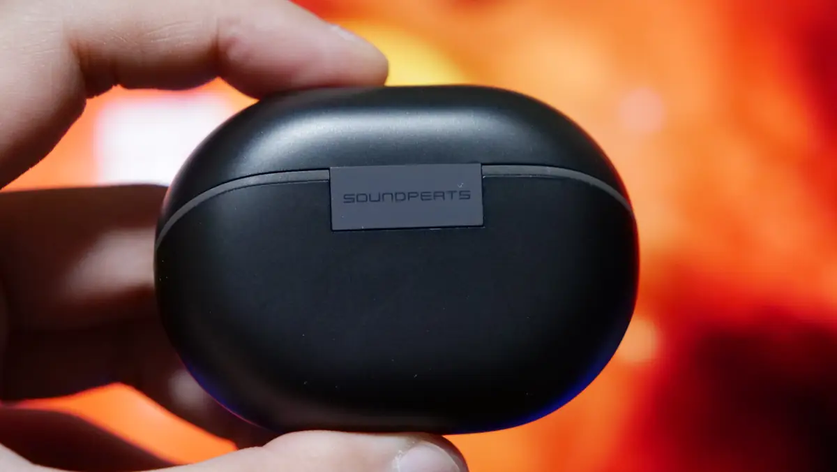 SOUNDPEATS Air5 Proのケース背面