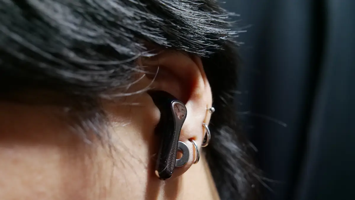 SOUNDPEATS Air5 Proを装着した状態