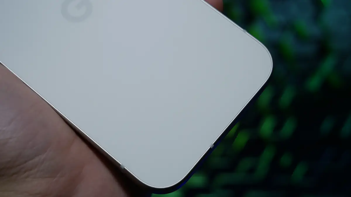 Pixel 9a 背面のマットガラス