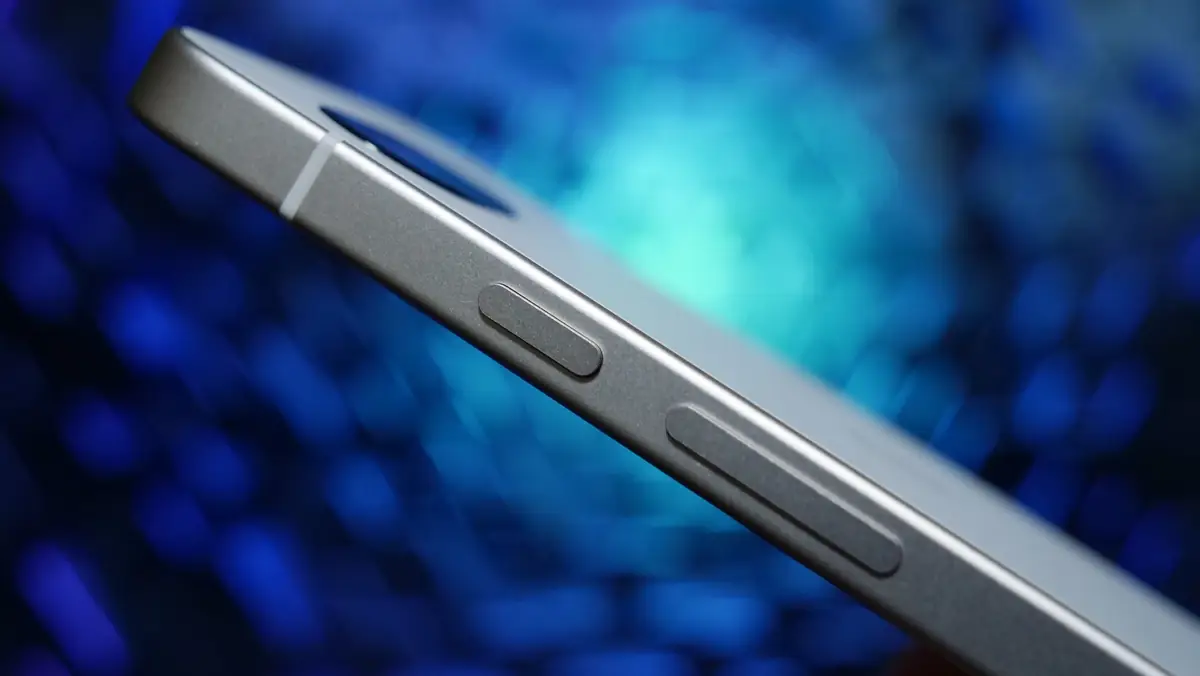 Pixel 9a 電源ボタンと音量ボタン