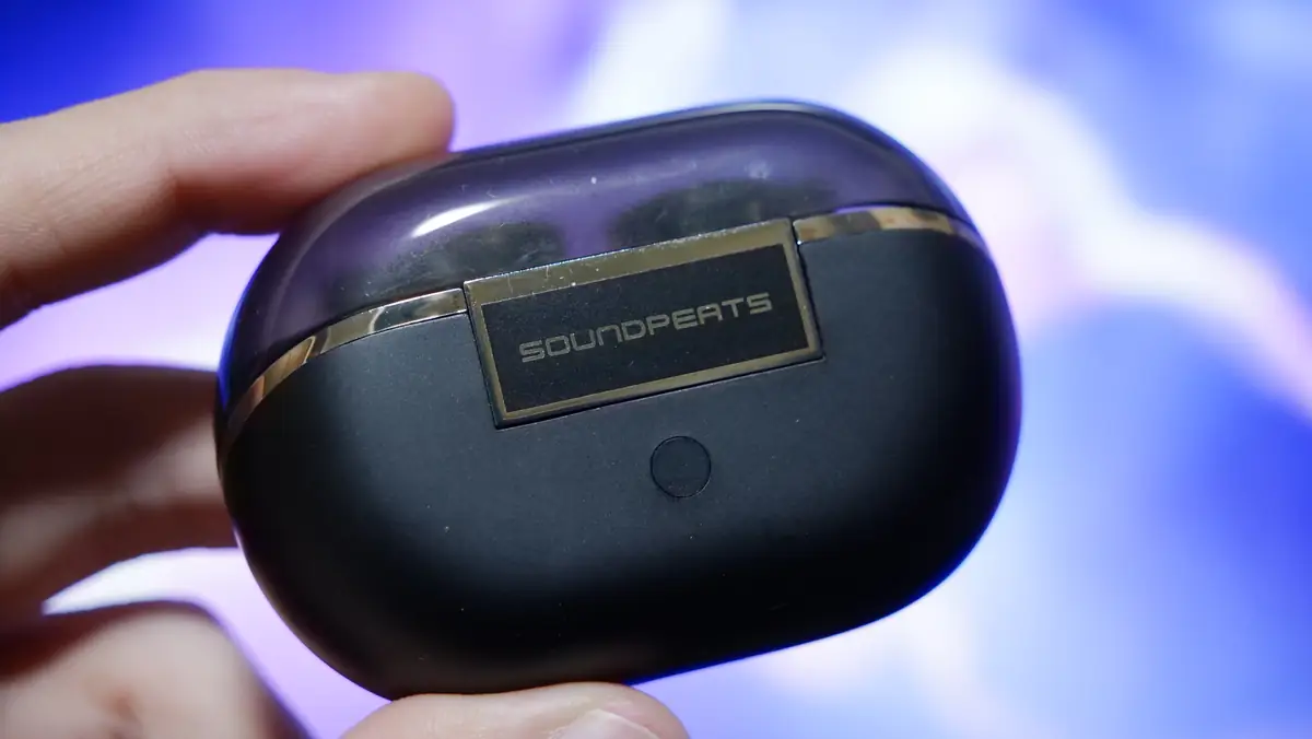 SOUNDPEATS H3 充電ケース 背面