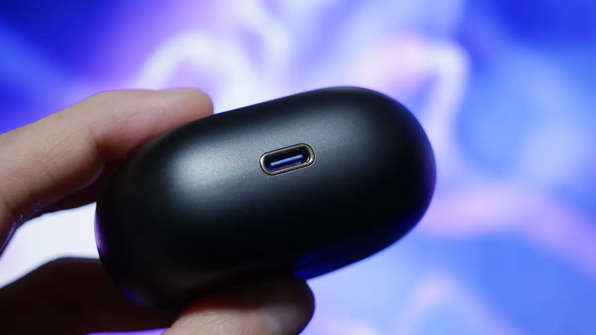 SOUNDPEATS H3 充電ケースのUSB-C