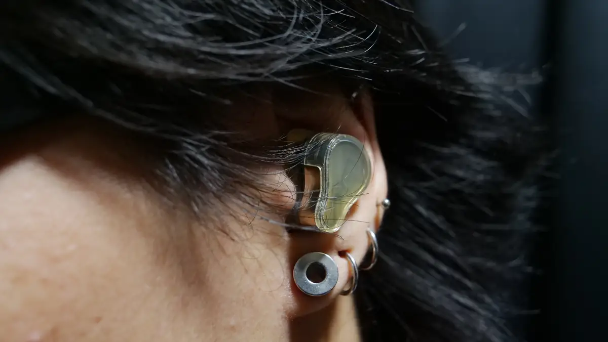 SOUNDPEATS H3を耳に装着した状態