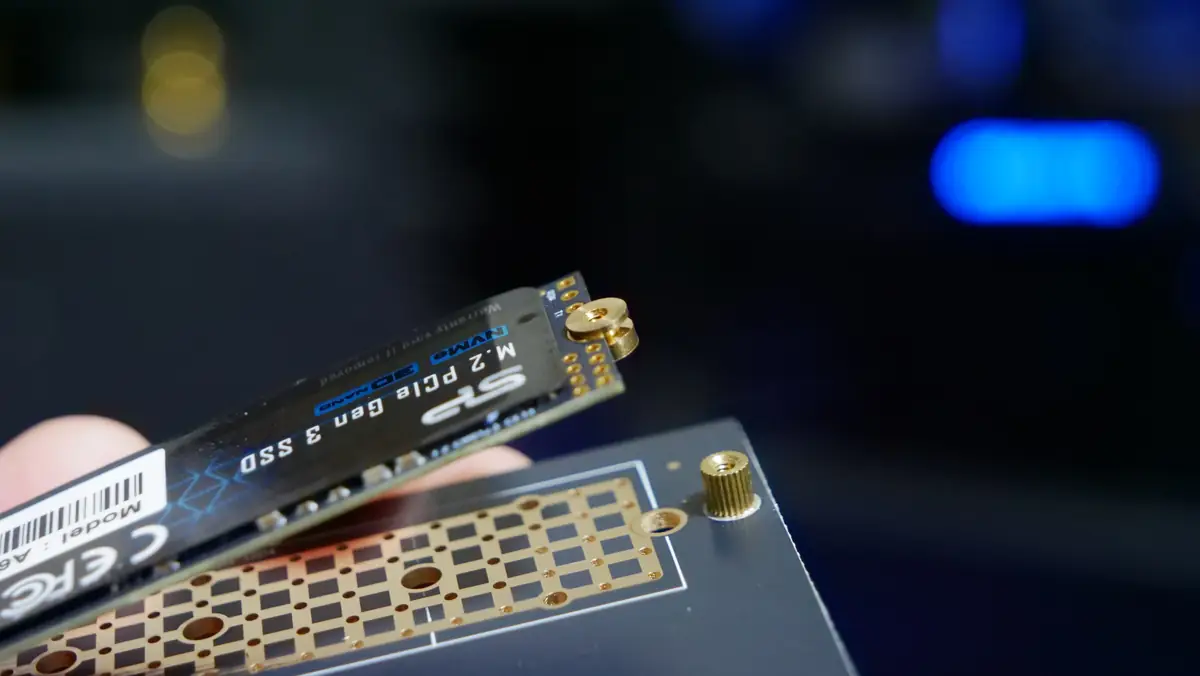 玄人志向 M.2H-PCIE M.2 SSDを固定するパーツ