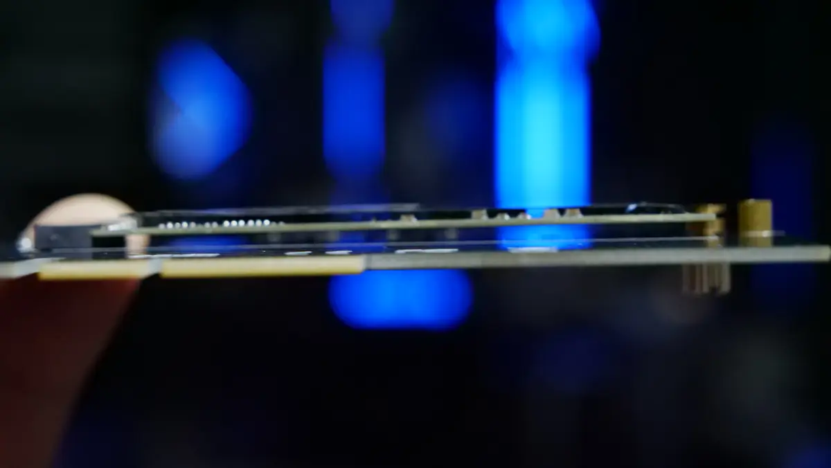 玄人志向 M.2H-PCIEにM.2 SSDを仮組みした状態