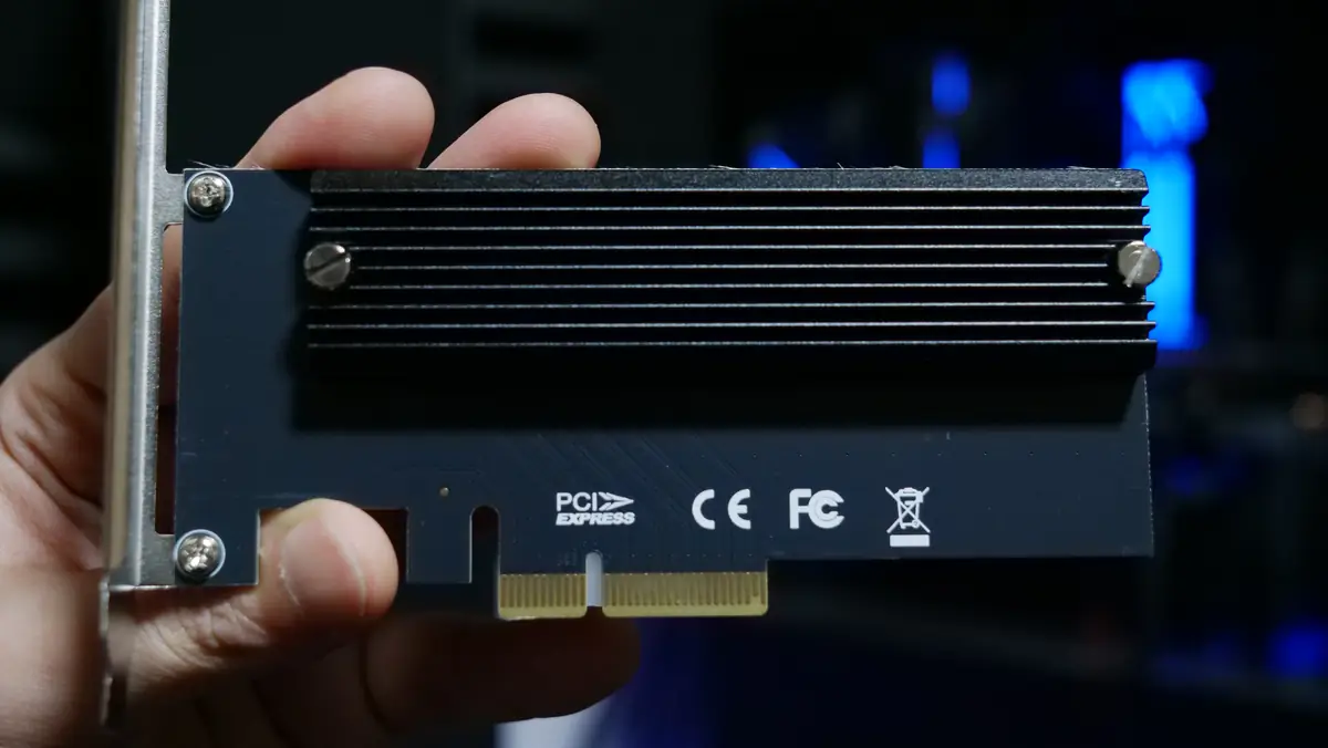 玄人志向 M.2H-PCIEの取り付け完了後