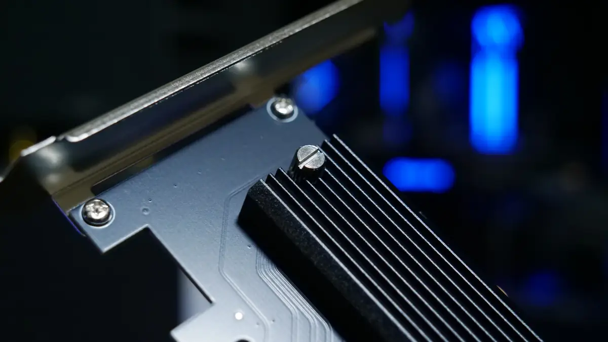 玄人志向 M.2H-PCIE ヒートシンクの取り付け