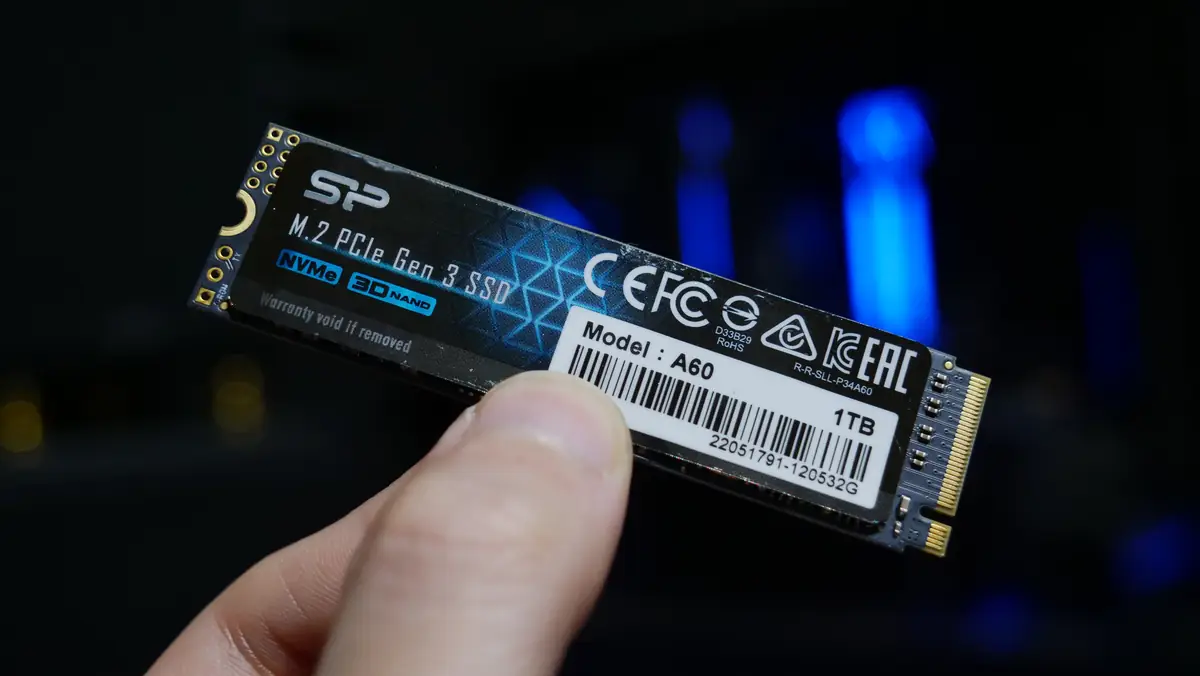 玄人志向 M.2H-PCIEで使用するPCIe 3.0のM.2 SSD（シリコンパワー製）