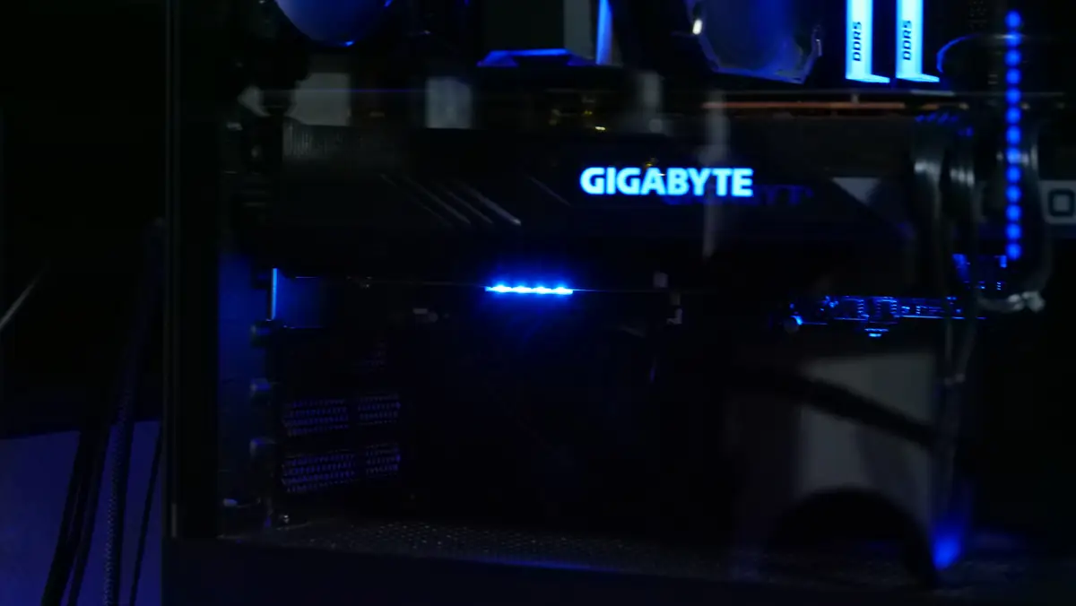 玄人志向 M.2H-PCIEをPCに装着した状態