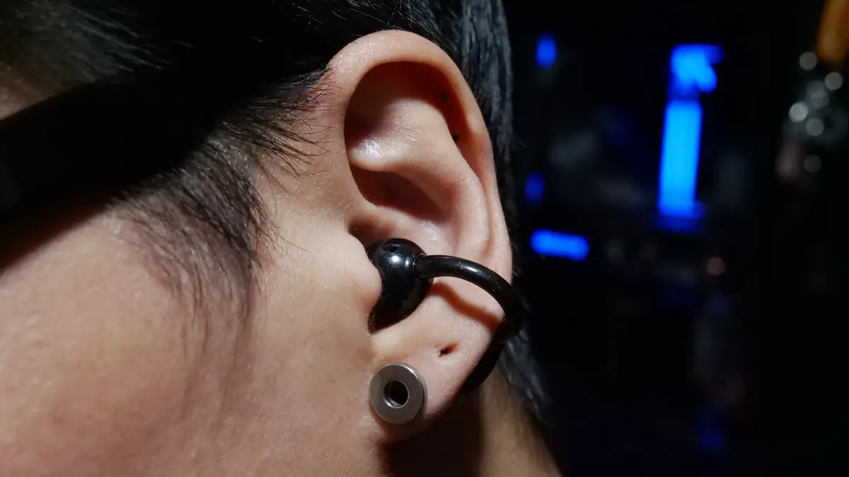 SOUNDPEATS UU2イヤーカフの正しい付け方・装着方法