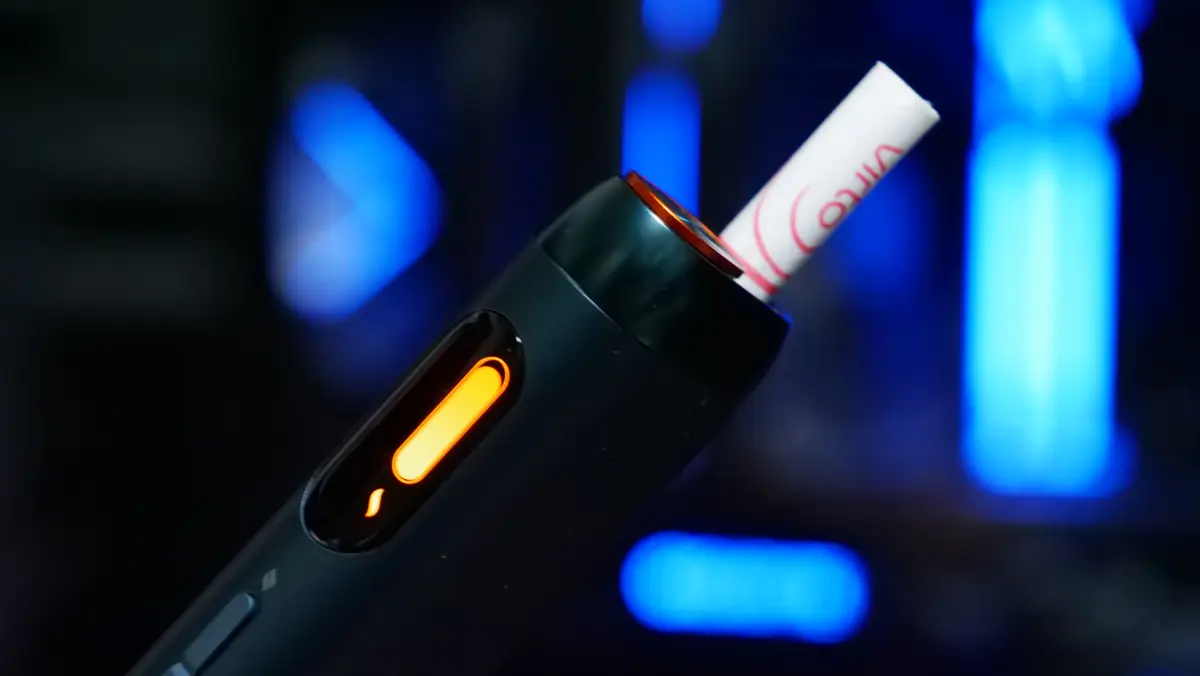 ヴァルト・ブライト・ピーチ・クリックをglo Hilo エメラルドで使用している様子