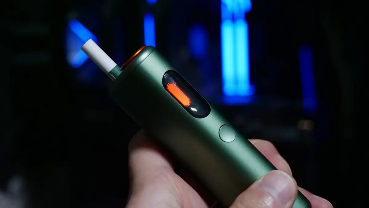 glo Hyper pro+（グロー・ハイパー・プロ・プラス）を使用している様子