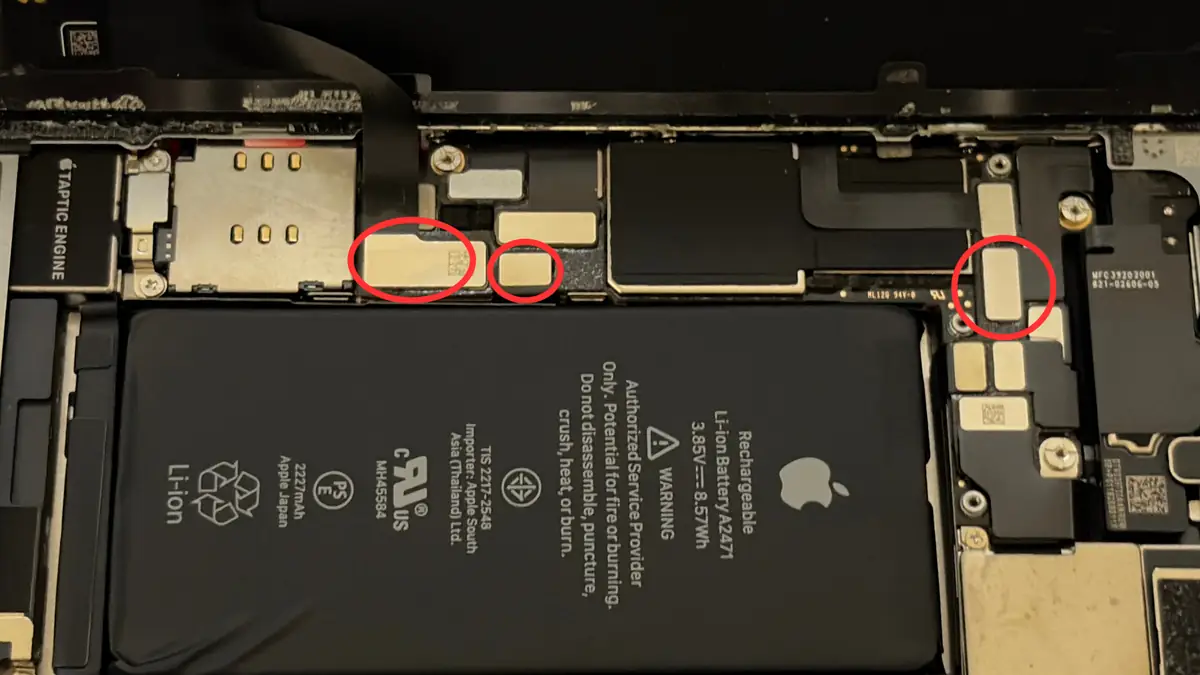 iPhone 12 mini 取り外す必要があるコネクタの詳細な位置