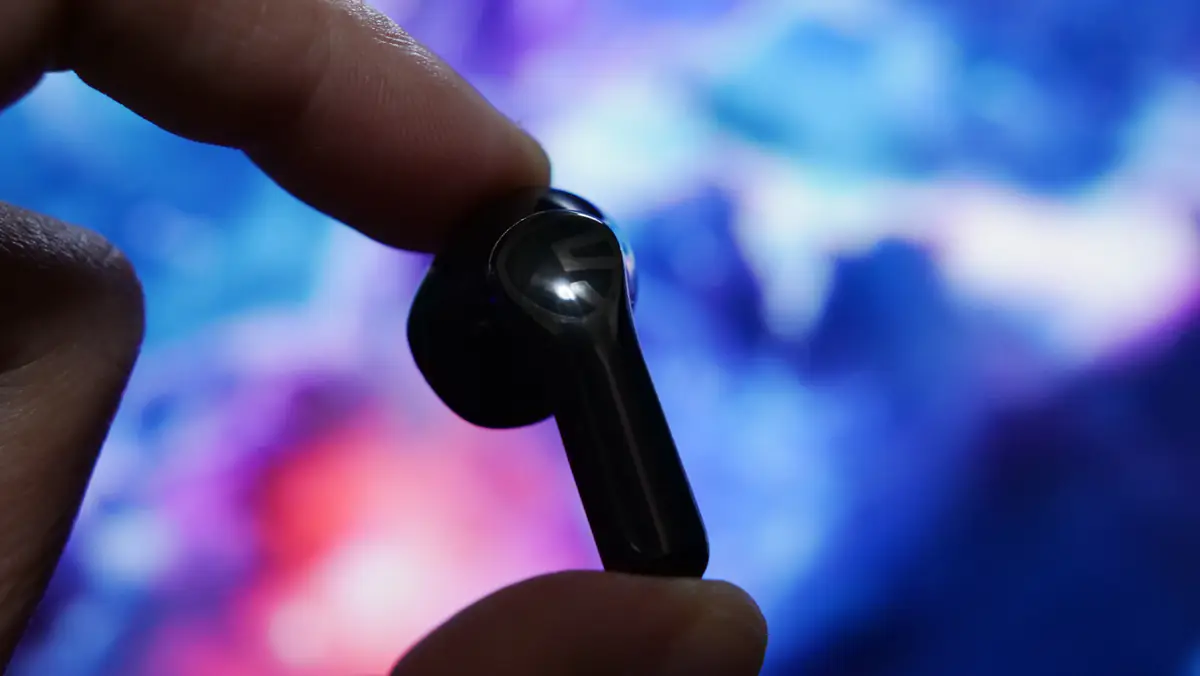 SOUNDPEATS Air6 HSのイヤホン本体 タッチセンサー部分