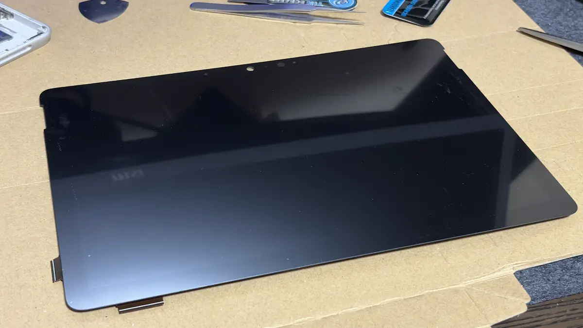 Surface Go2 ディスプレイとバッテリーの交換修理 新しく購入した液晶画面