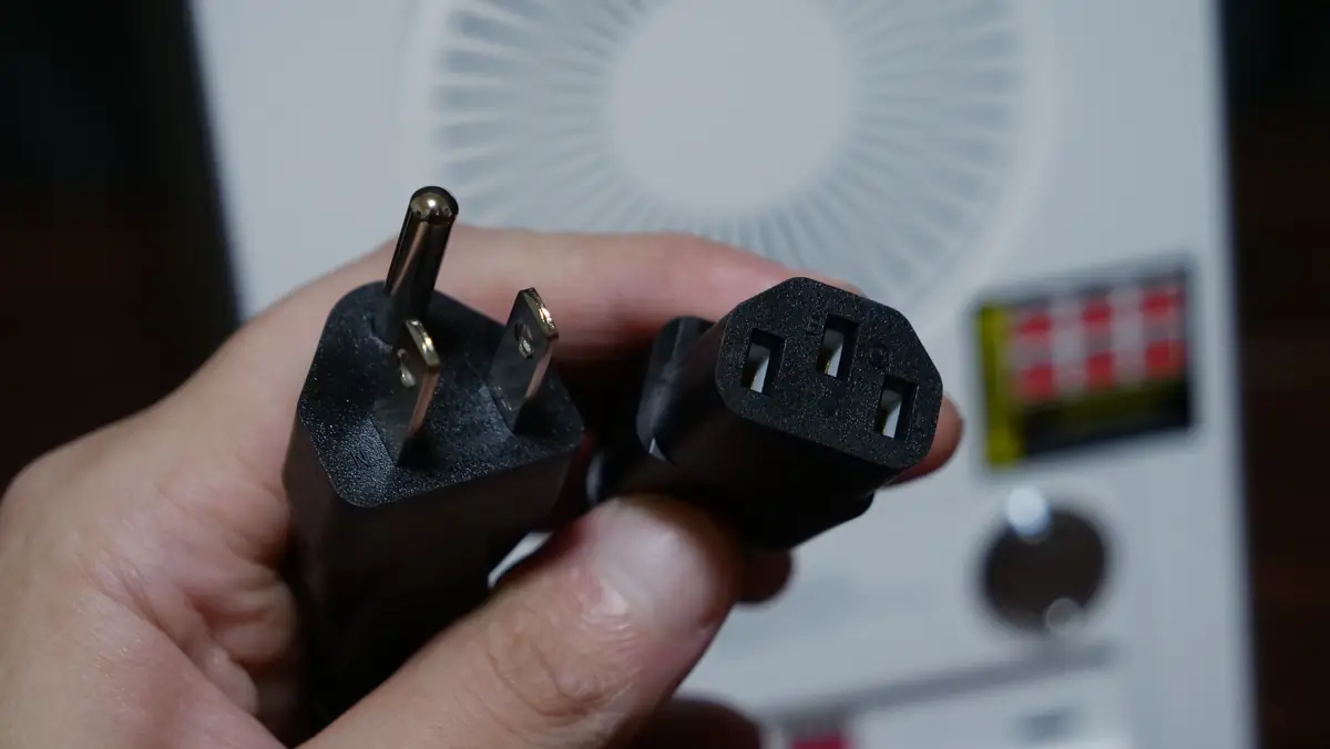 ORICO IT-9958RC3 PROに付属する3ピンプラグコンセント