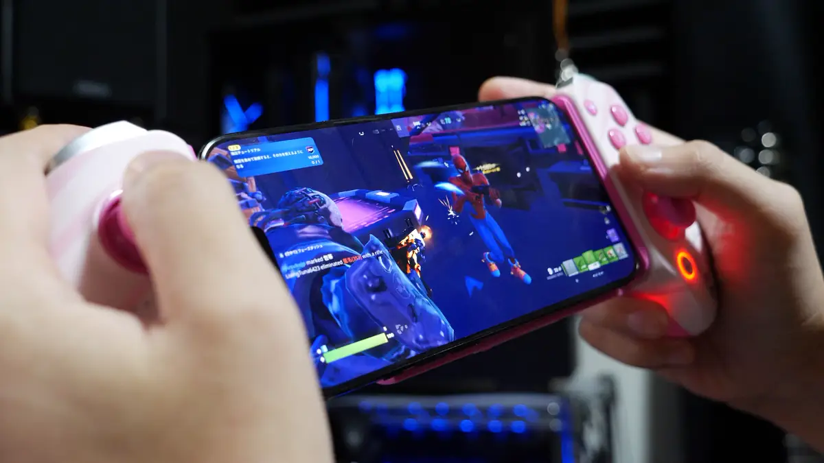 GameSir G8+ Fortnite Edition フォートナイトをプレイしている様子
