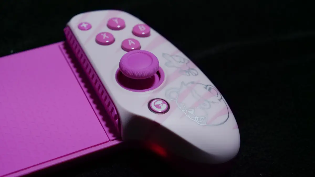 GameSir G8+ Fortnite Edition グリップ部のデザイン