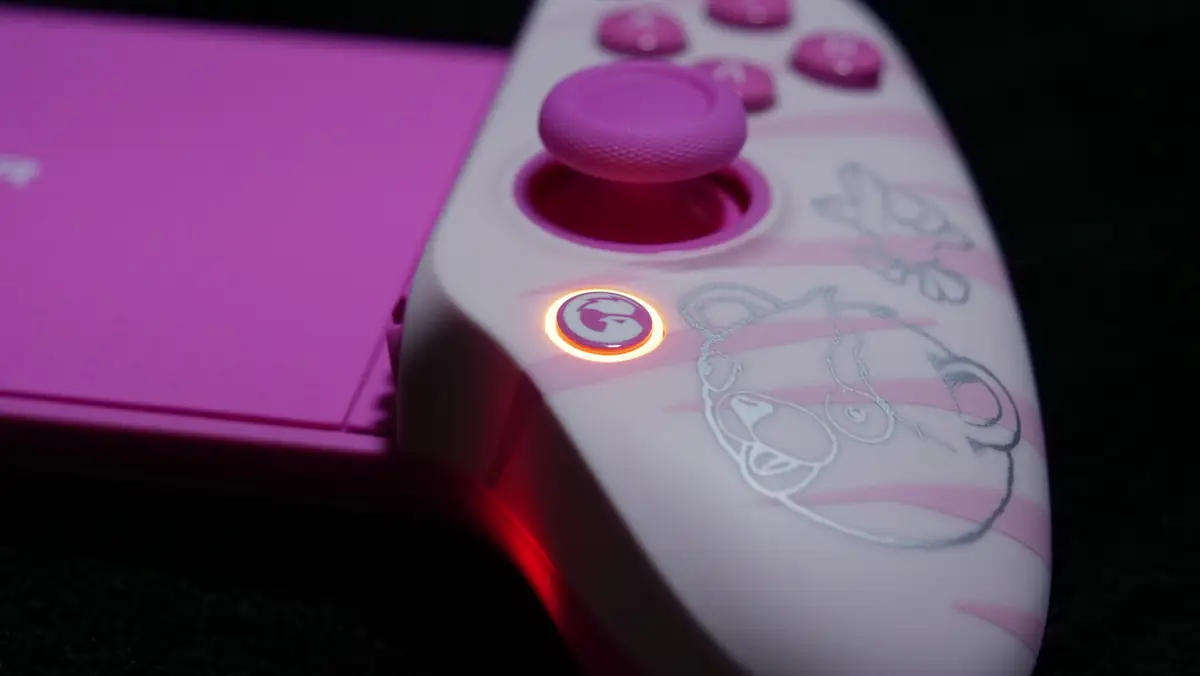 GameSir G8+ Fortnite Edition 接続状態とペアリングモードを表すLEDインジケーター
